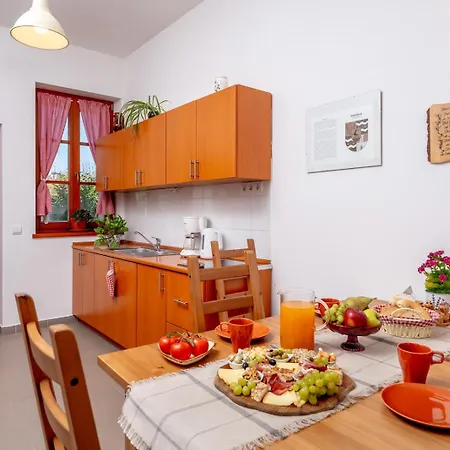 Erdody Vendeghaz 3* Kastelyosdombo